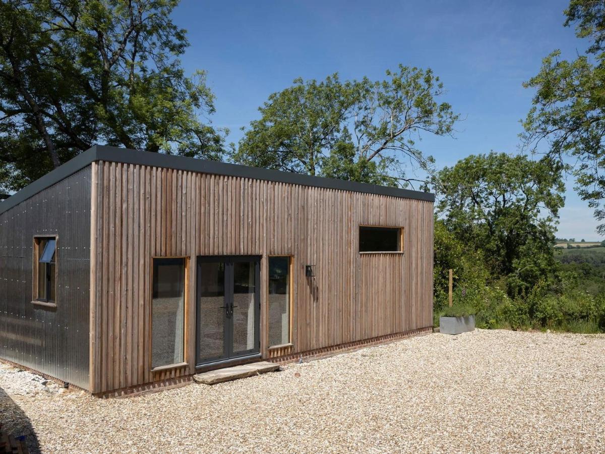 Horseshoe Barn Axminster Exterior photo