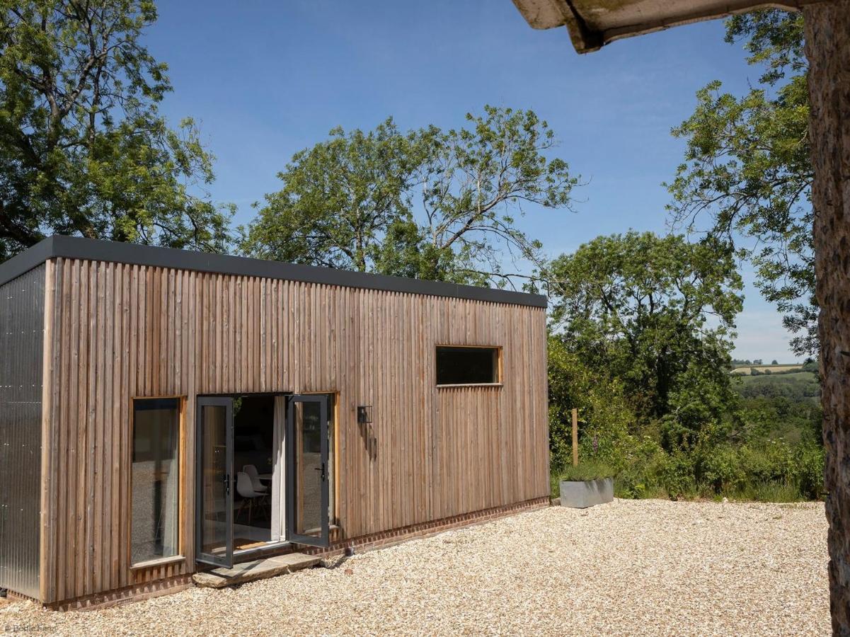 Horseshoe Barn Axminster Exterior photo