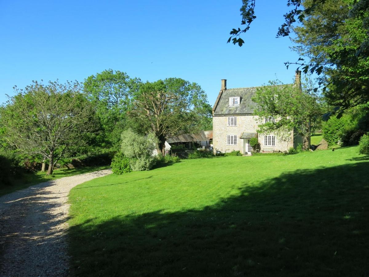 Horseshoe Barn Axminster Exterior photo
