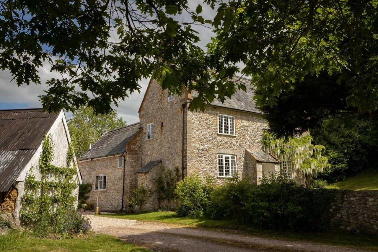 Horseshoe Barn Axminster Exterior photo